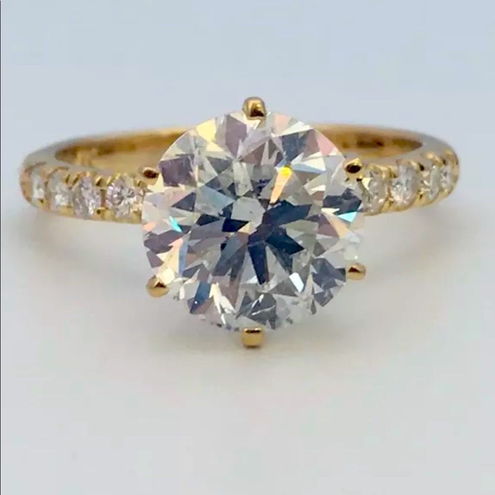 A 4.00 CT SI1 G Color DIAMOND RING!!